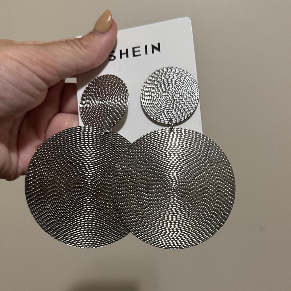 SHEIN Metallic and Rust Fringe Earrings - Picture 2 of 4